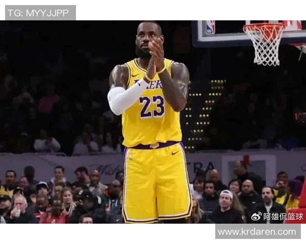 詹姆斯创历史新纪录成首位4万分1万板1万助球员震撼全场