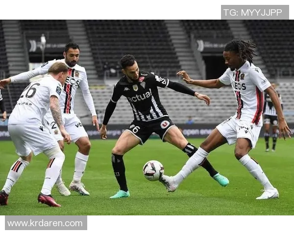 巴萨与尤文在美国的激情对决引发全球球迷热议与期待