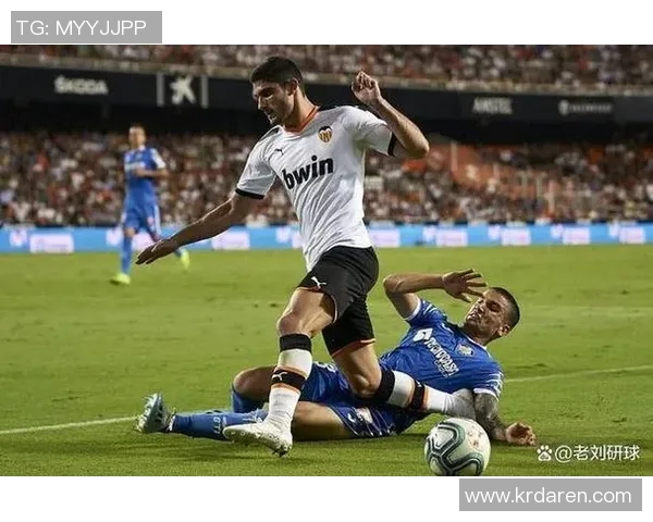 巴伦西亚主场迎战格拉纳达期待激烈对决双方争夺宝贵积分的关键战役 巴伦西亚主场迎战格拉纳达期待激烈对决双方争夺宝贵积分的关键战役