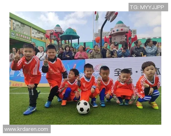 基尔队与怕德博恩的激烈对决展现足球魅力与团队精神 基尔队与怕德博恩的激烈对决展现足球魅力与团队精神