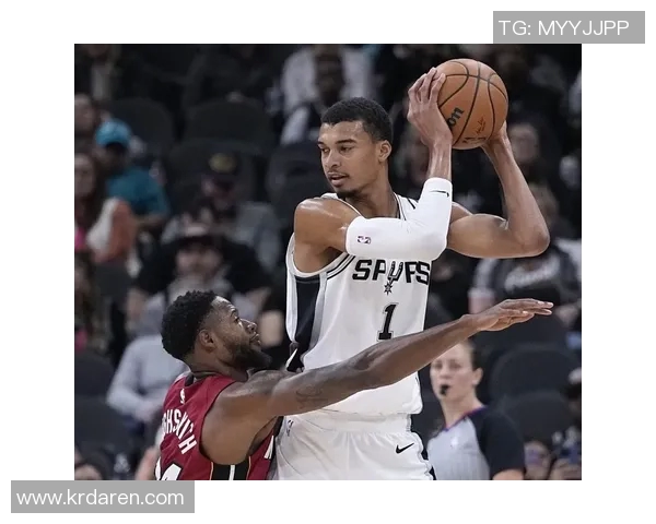 文班亚马法国队首秀狂砍27分力压意大利吸引NBA球探关注