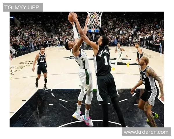 文班亚马新秀赛季表现抢眼场均20分10篮板3盖帽领跑联盟